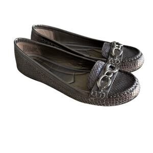 Bandolino Shimmery Snakeskin Loafers Size 6.5